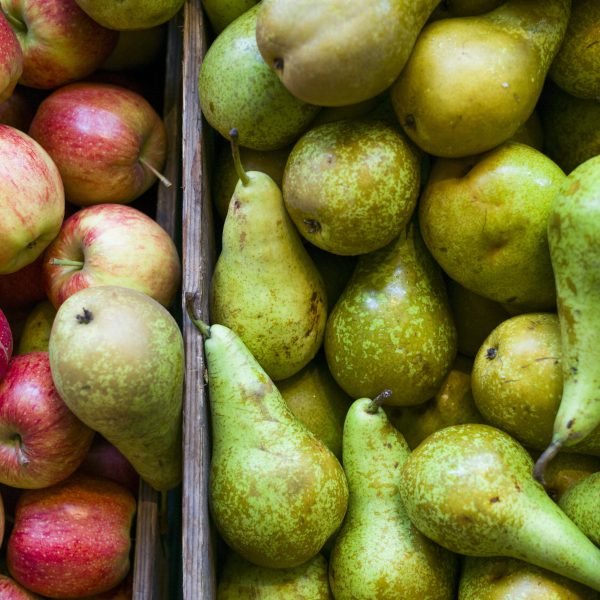 367752_mauritiusimages_MEPI5080311_Netherlands-Amsterdam-Nine-Streets-area-apples-and-pears