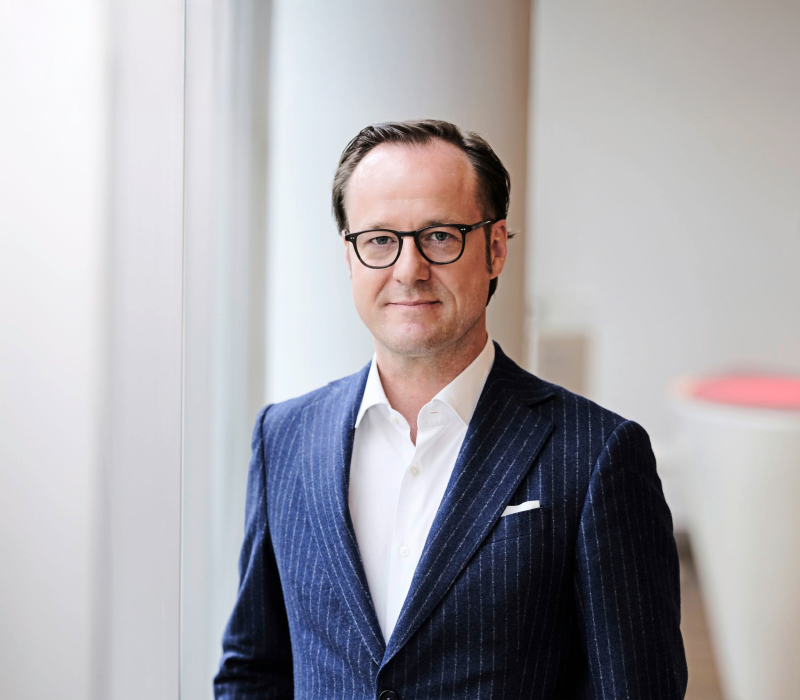 Markus Bobenhausen mit kurzen braunen Haaren und Brille.